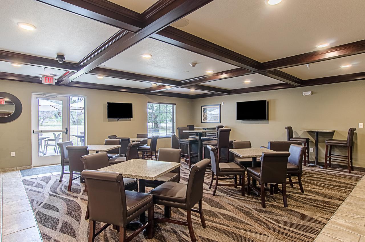 Cobblestone Inn & Suites - Guernsey Exterior foto